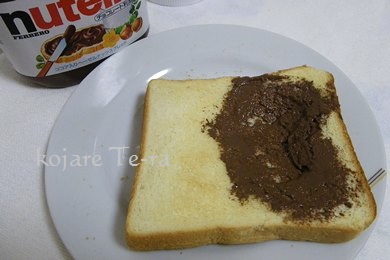 ヌテラ（nutella）を食パンに塗ったところ