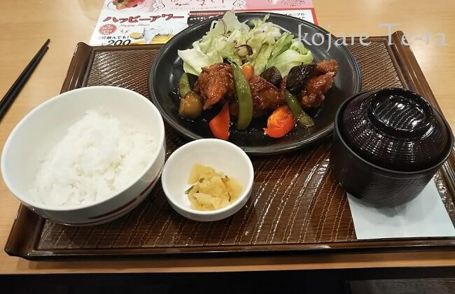 ガスト・若鶏と彩り野菜の黒酢あんランチの全体写真