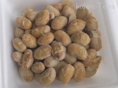 成城石井・大粒納豆の大豆部分のアップ